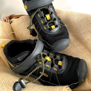 Keen boys shoes size 12